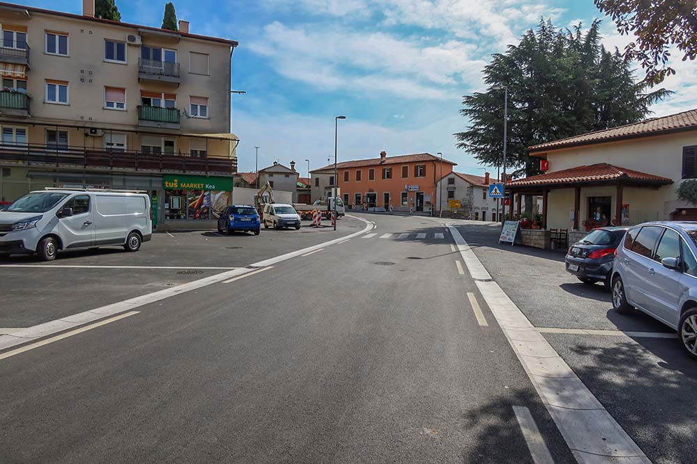 Ureditev ceste in izgradnja hodnika za pešce ob regionalni cesti v Dutovljah